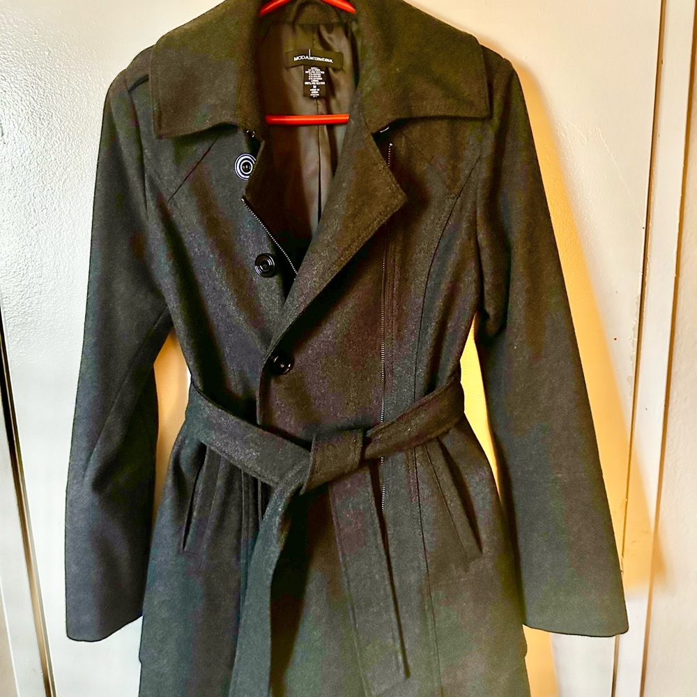 Medium per the pictures and never worn.